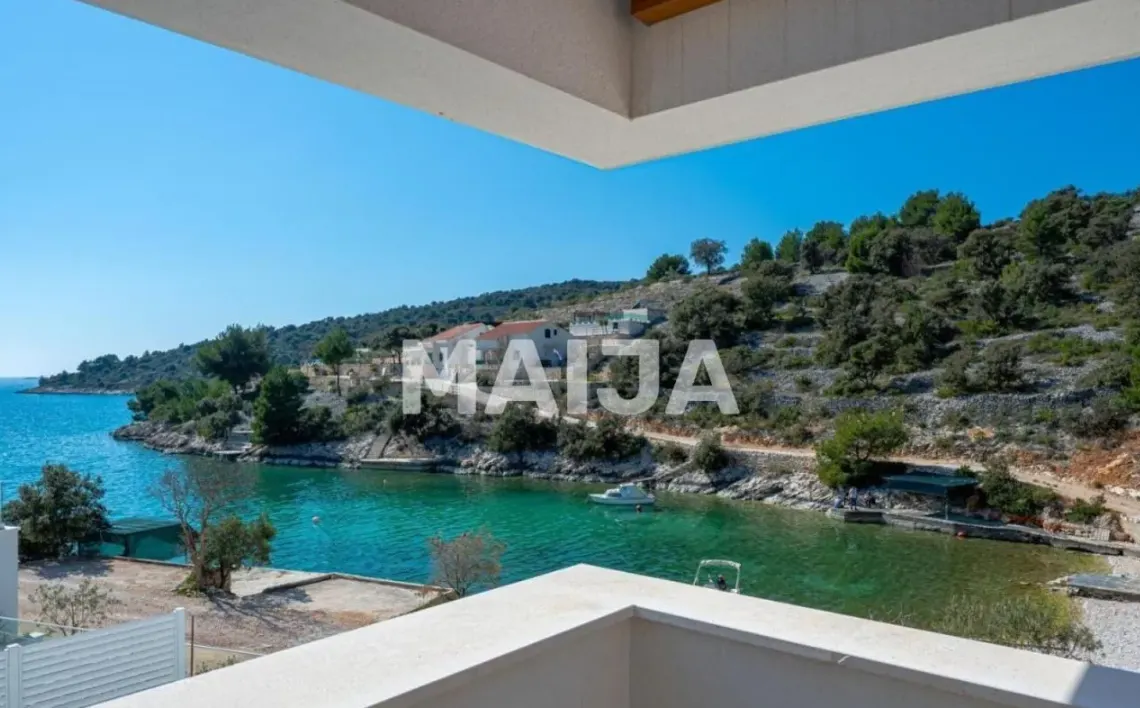 House 375 m², plot 6 ares